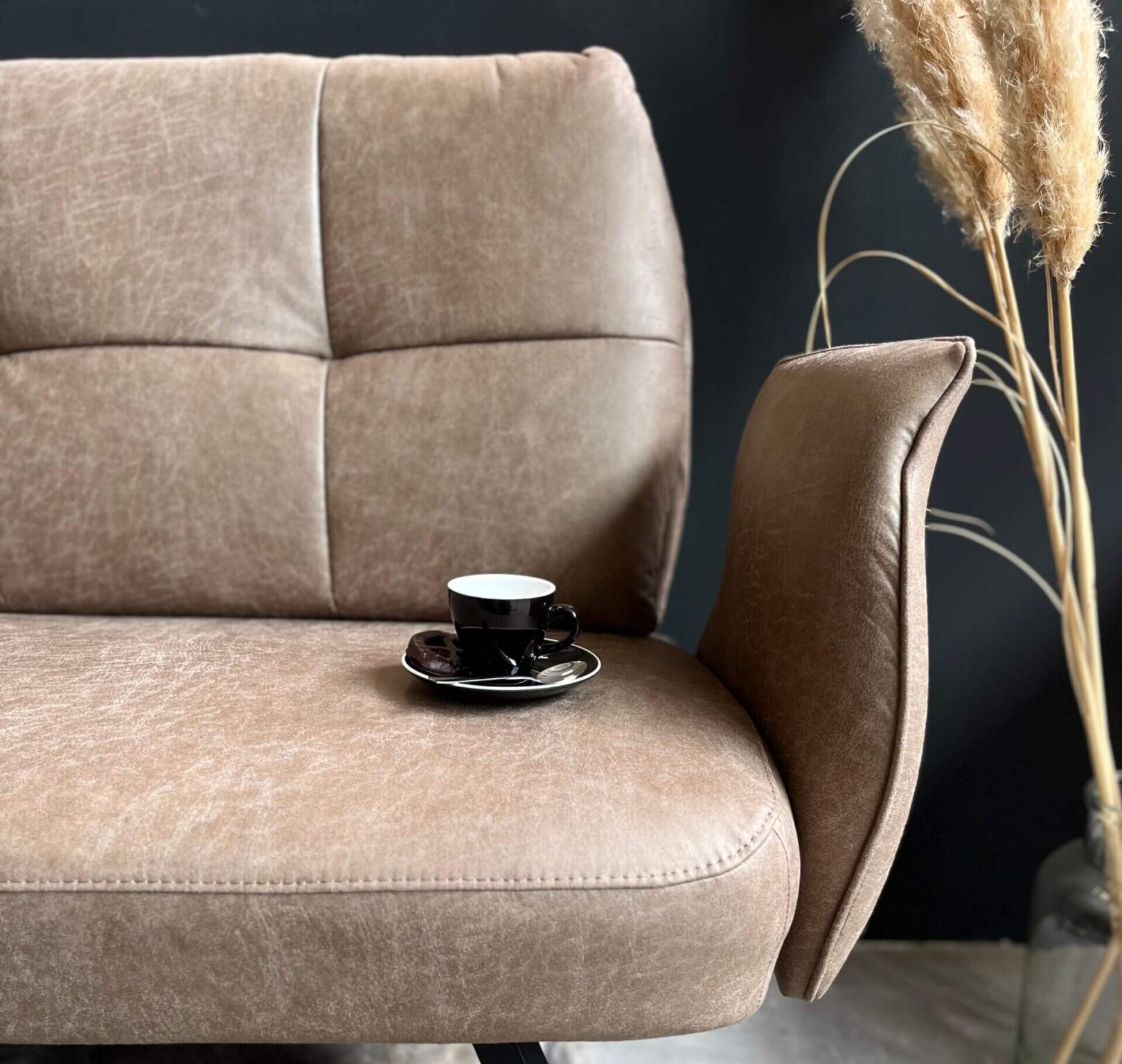 Die rückkehr des canape sofas in die moderne