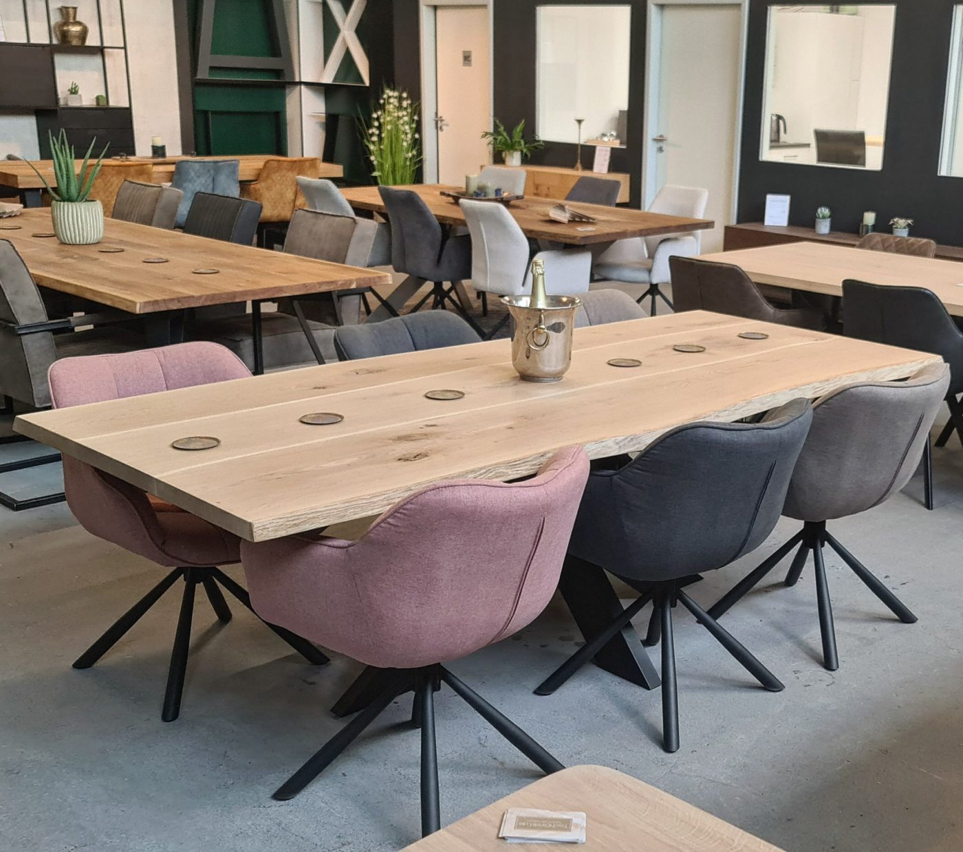 Tischplatte Chalet E im Showroom bei TischDirekt.de