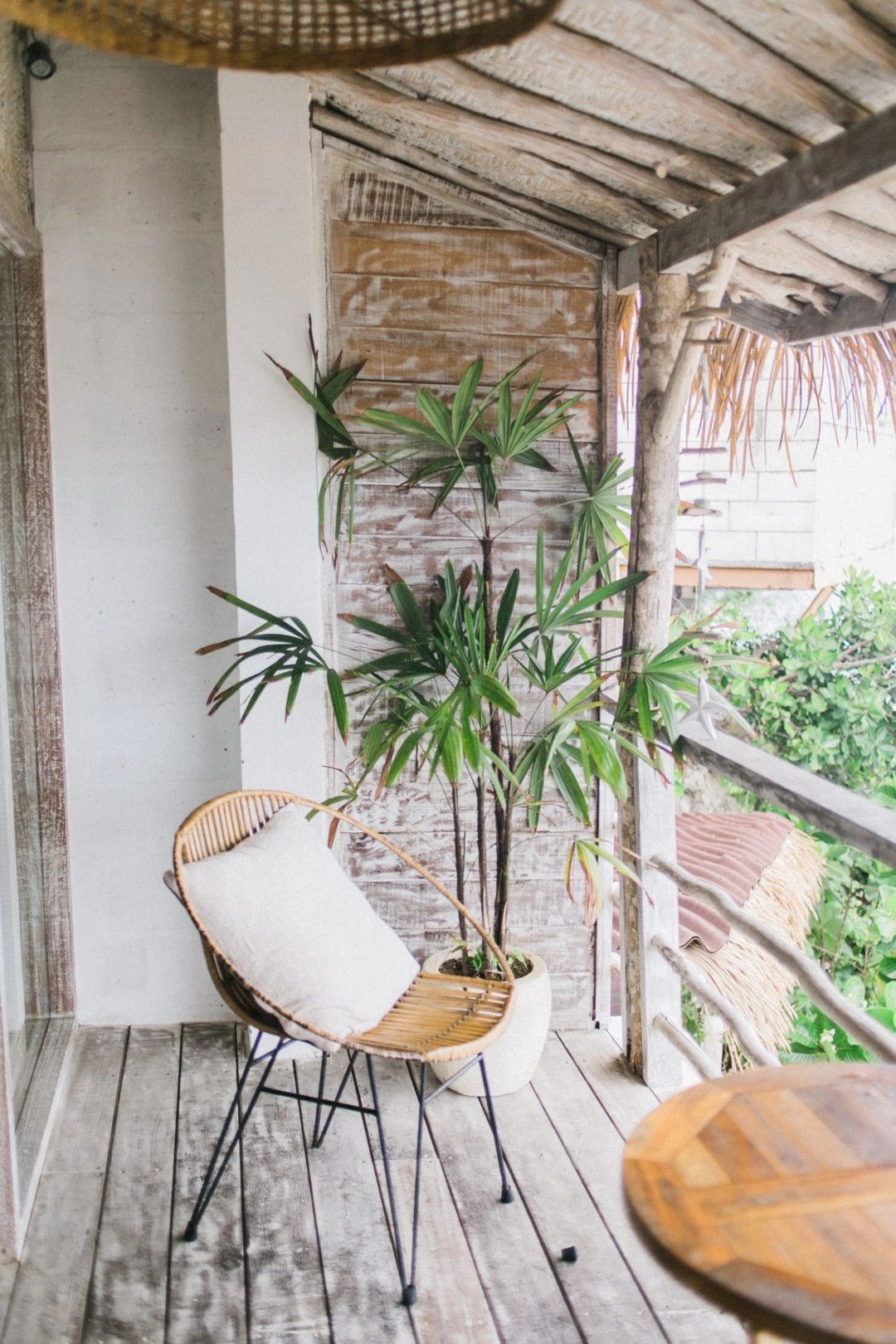 Terrassendielen für ein entspanntes und natürliches flair auf dem balkon