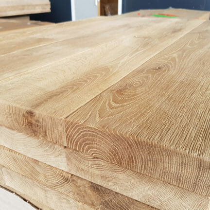 Loft g mit fase durch einen ständigen, großen vorrat an massivholzplatten aus eiche können sie sich ihre ganz persönliche platte aussuchen