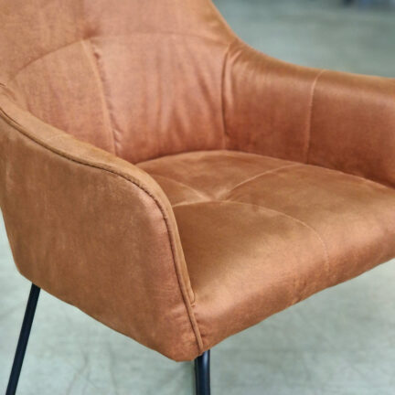 Schalenstuhl arne lederoptik braun detail