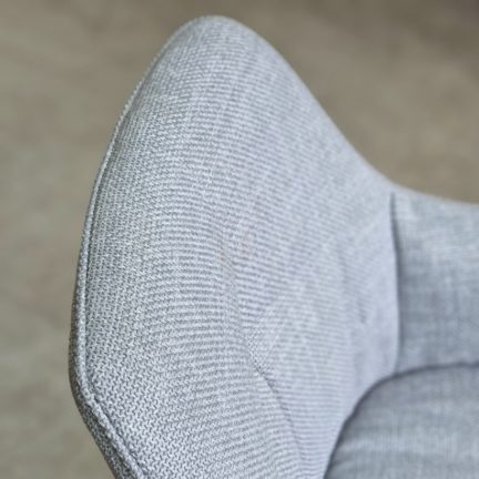 Schalenstuhl arne light grey detail 2