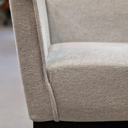 Stuhl henry freischwinger light grey detail