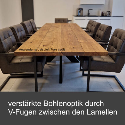 V- fugen zwischen den einzelnen lamellen verstärken die bohlenoptik und machen dieses modell zu einem statementtisch